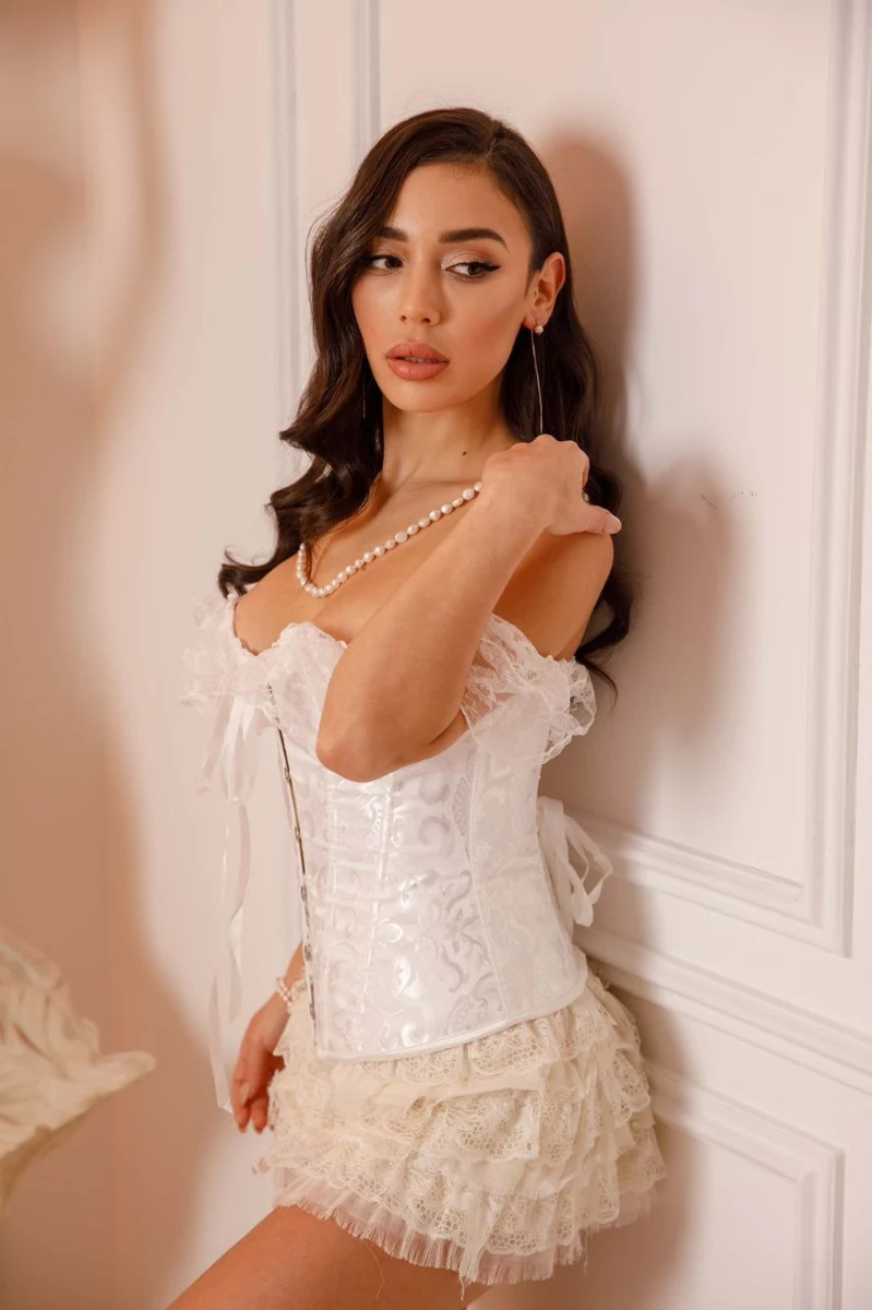 Adriana escort in London