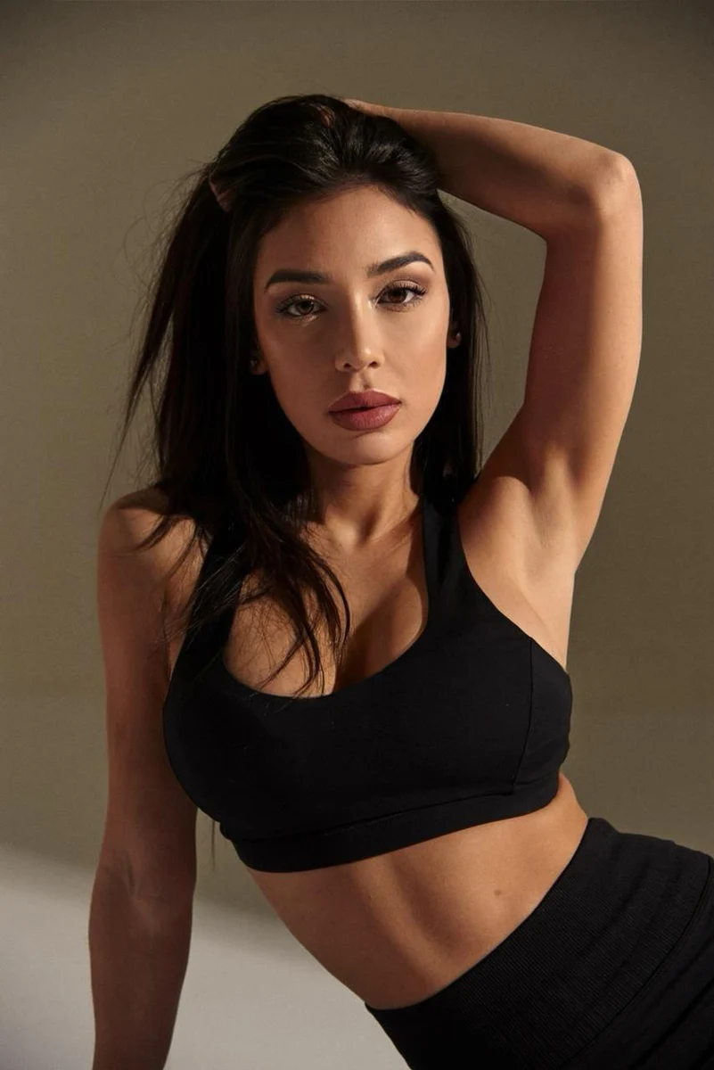 Adriana escort in London
