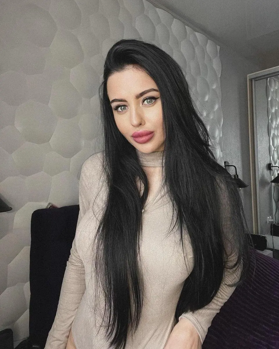 Camila escort in London