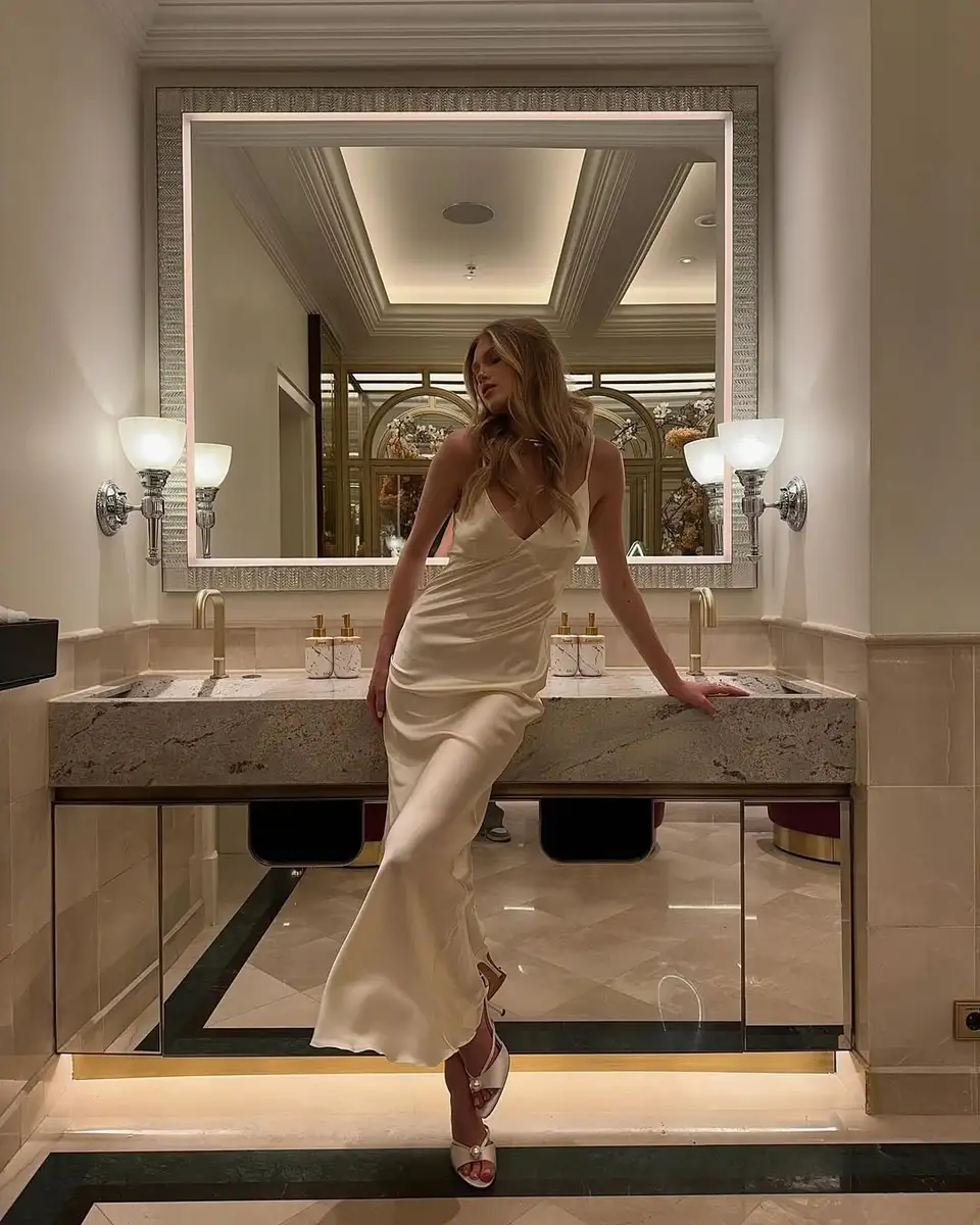 Caroline escort in London