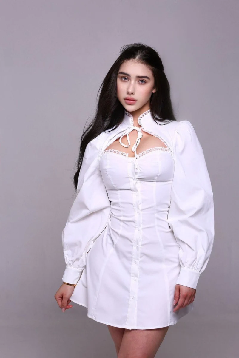 Coralie escort in London