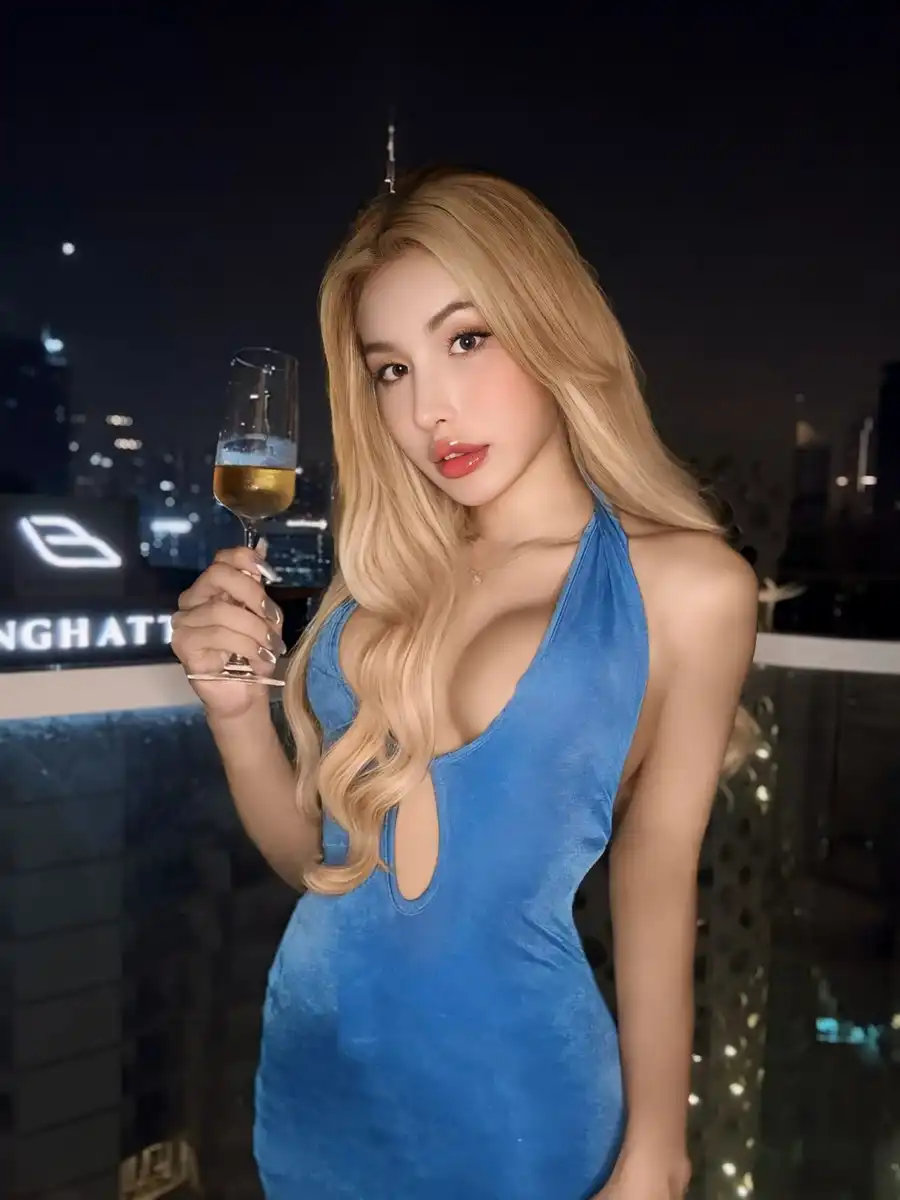 Elise escort in London