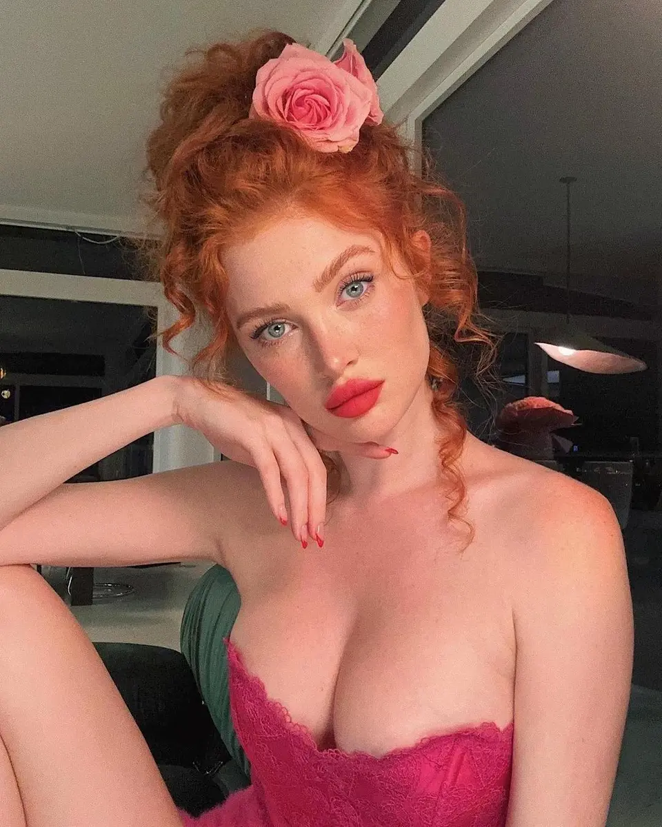Ella escort in London