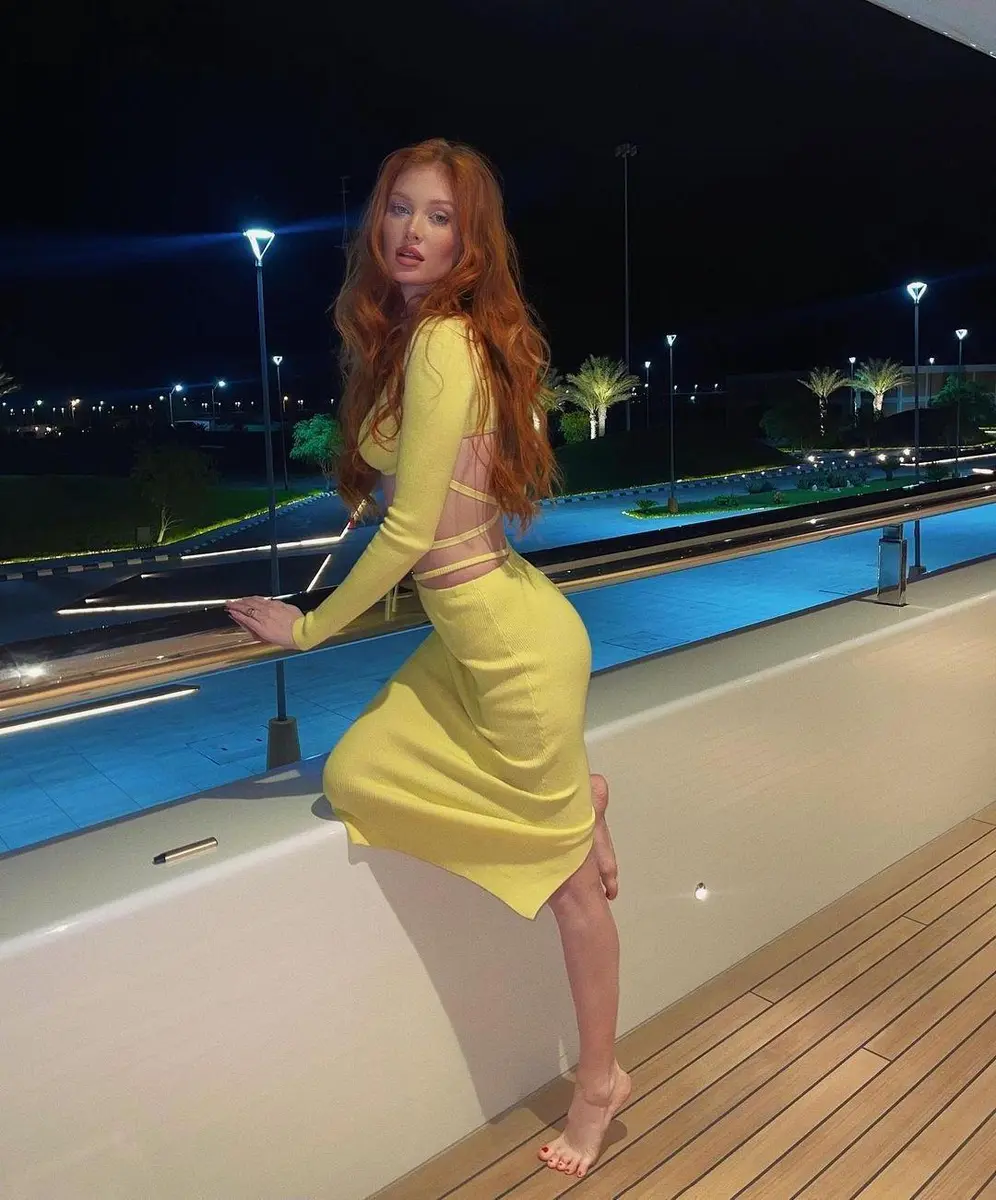 Ella escort in London