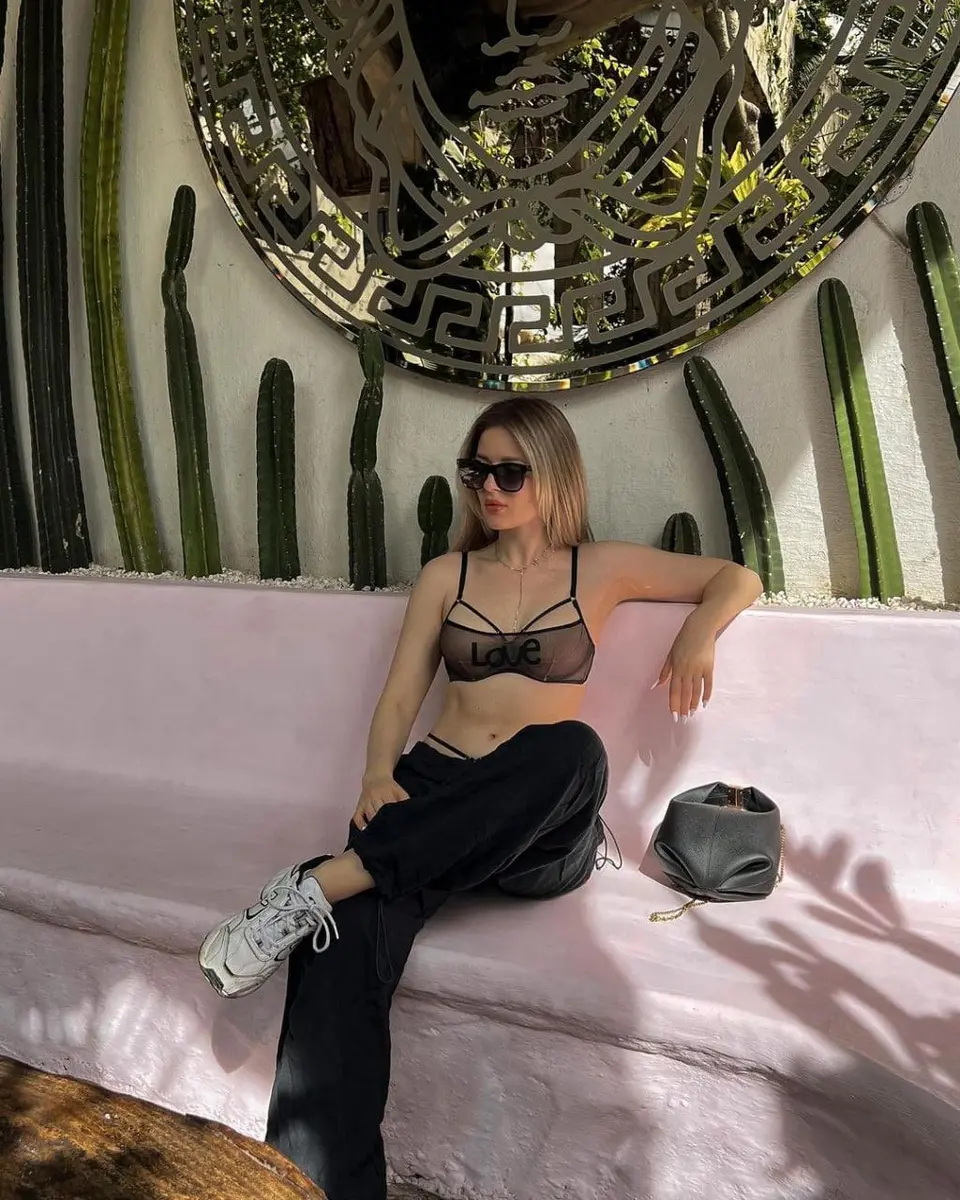 Jolie escort in London