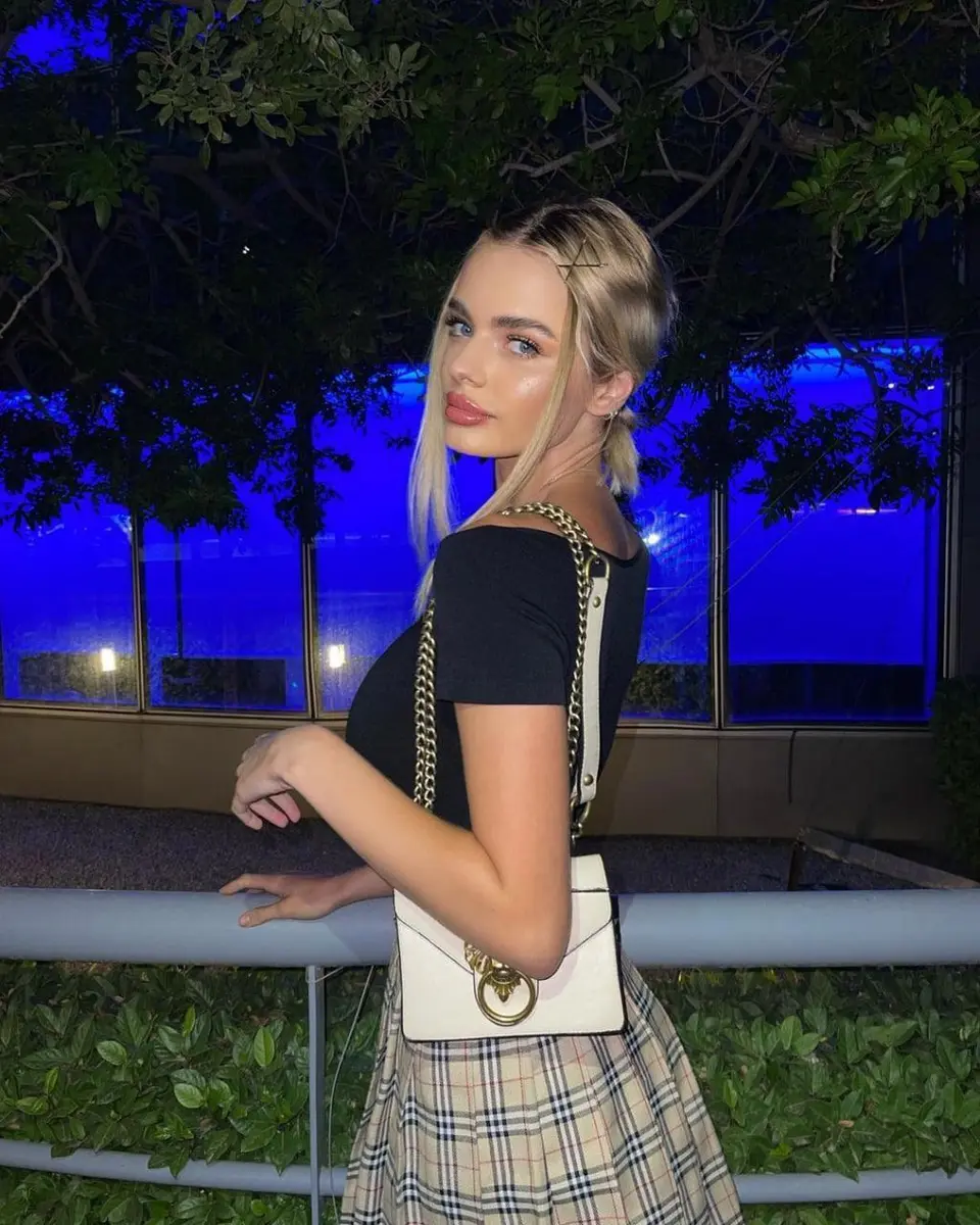 Kaitlyn escort in London