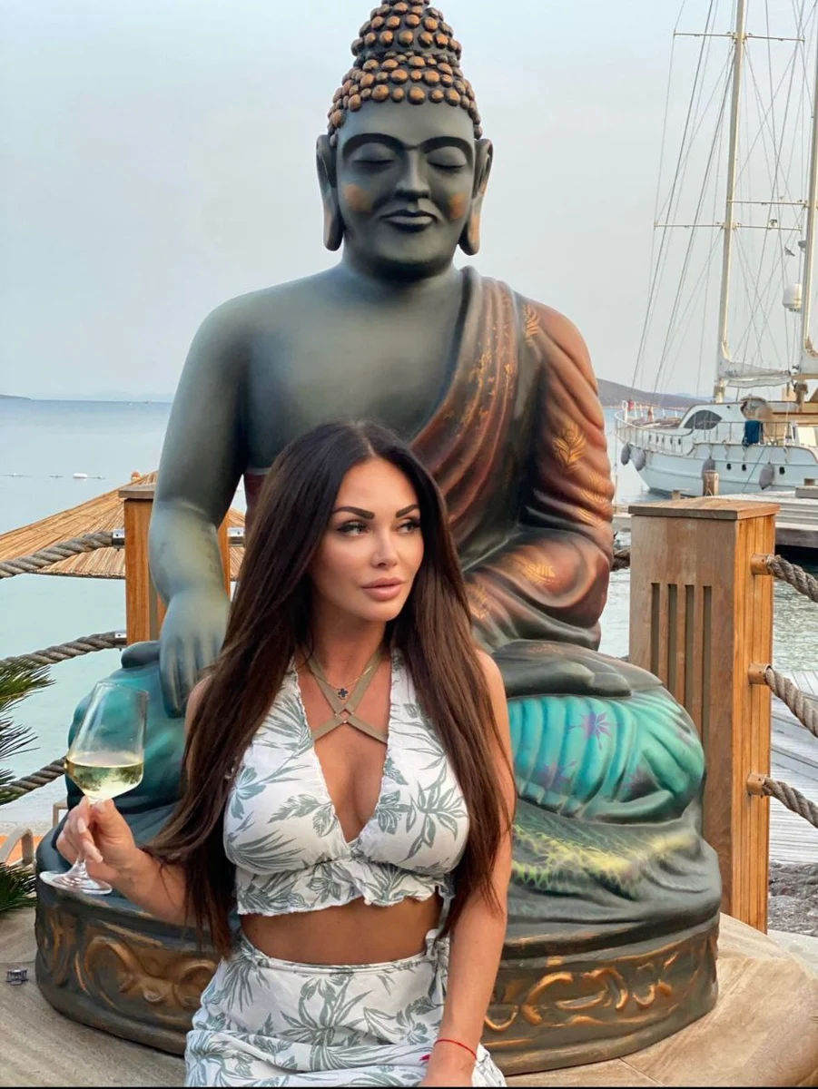 Katya escort in London