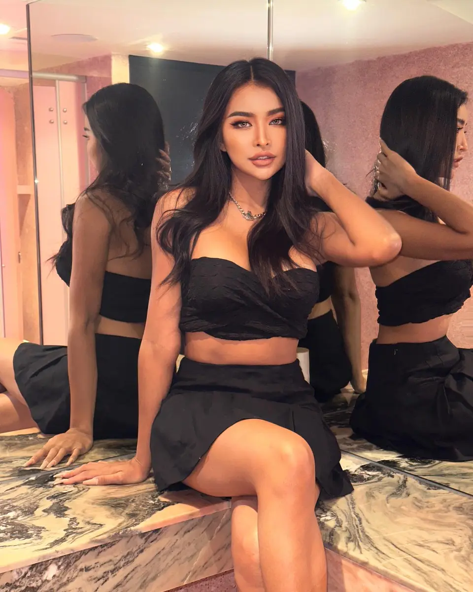 Kenzie escort in London