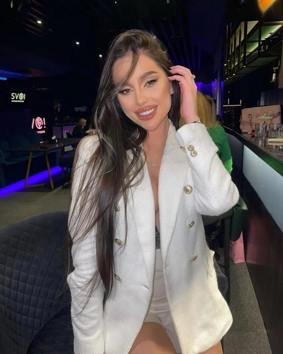 Kylie escort in London