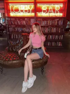 Naomi escort in London