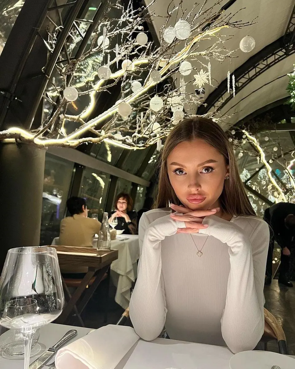 Waverly escort in London