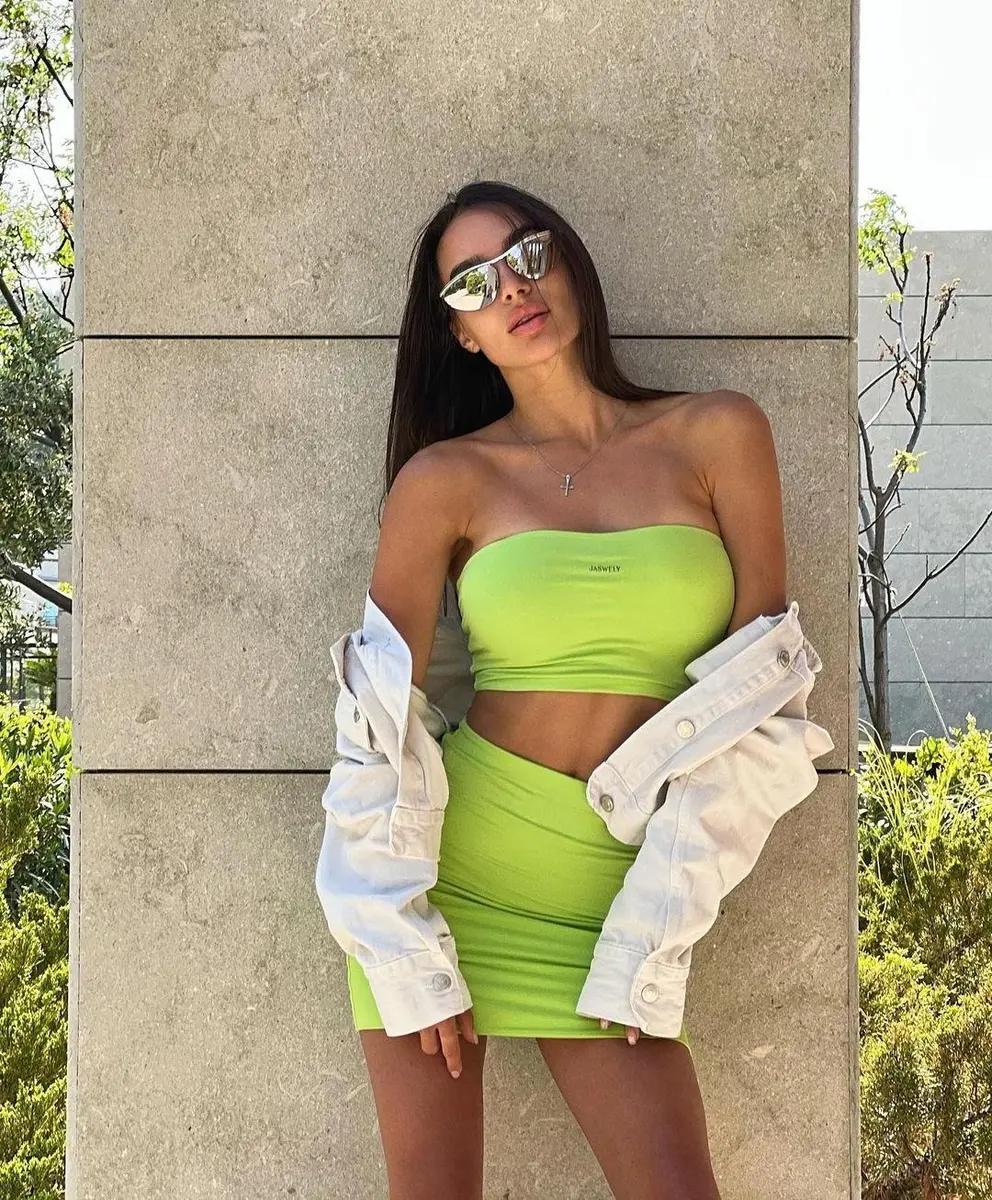 Willa escort in London