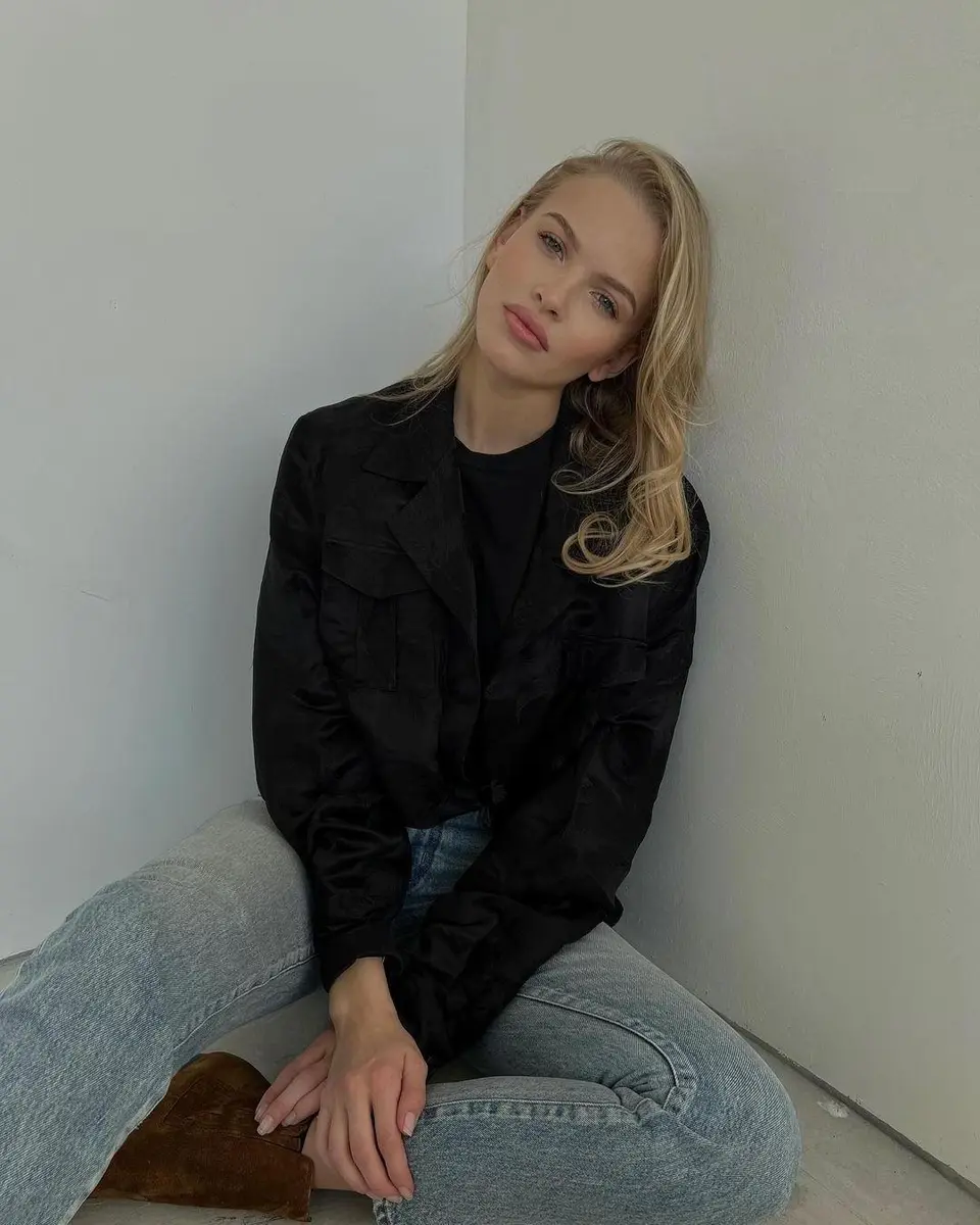 Zinnia escort in London