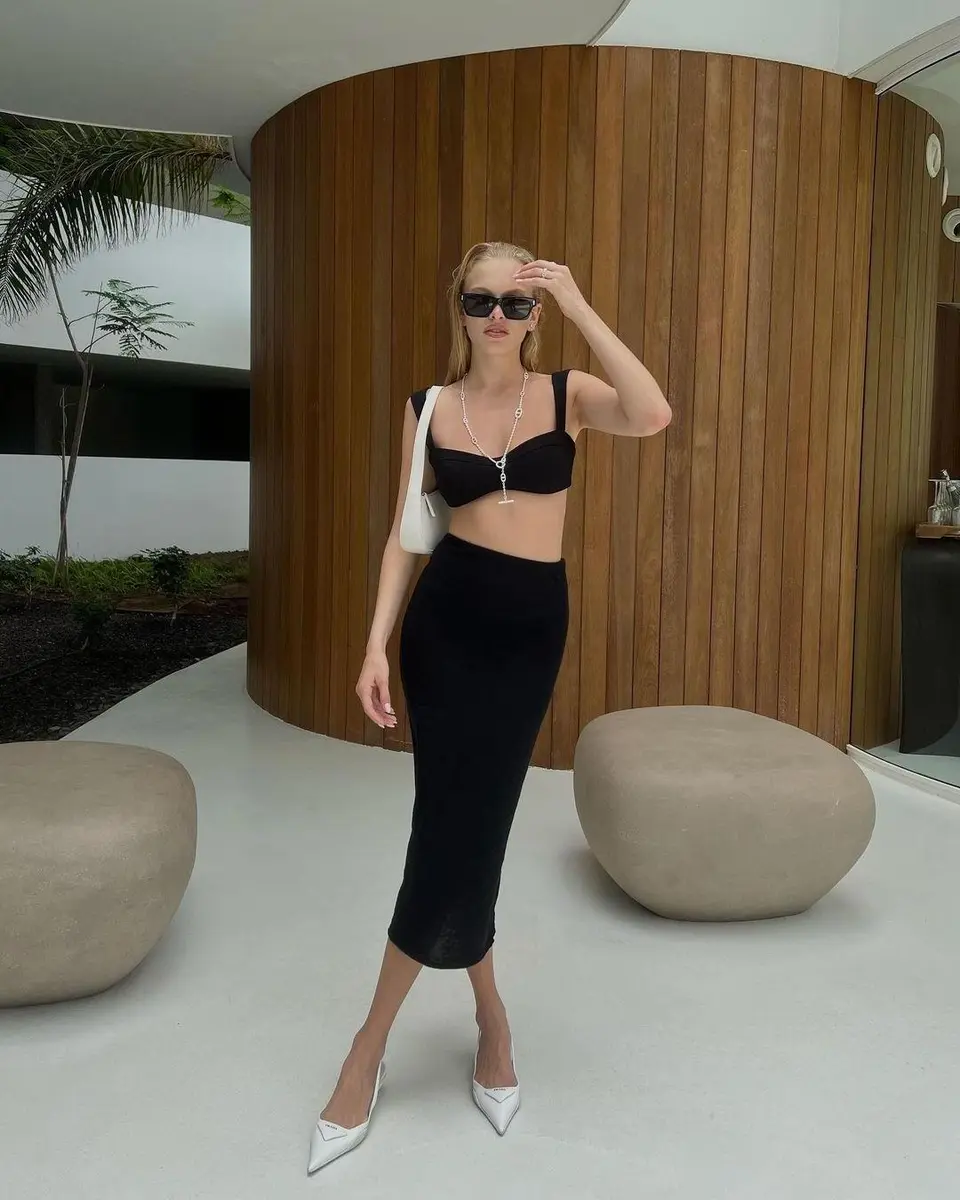 Zinnia escort in London