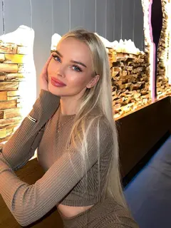 Zoelle escort in London